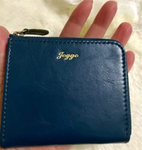 JOGGOコンパクト財布と手のひら