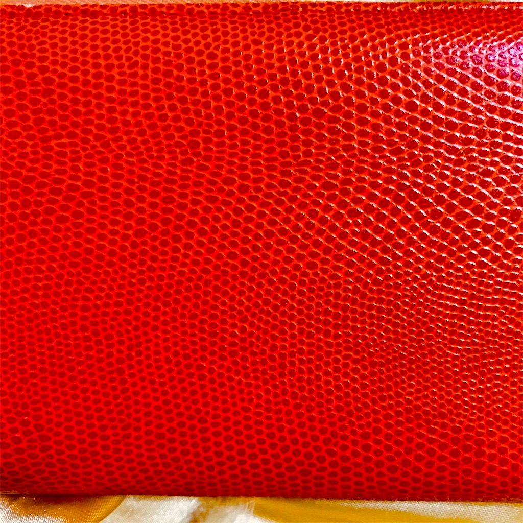 七赤金星の2024年のラッキカラーから財布の色を考える